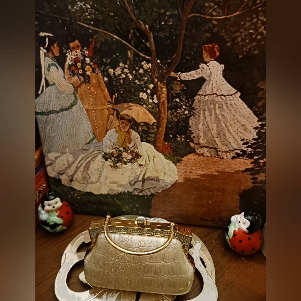 πVicenza Clutch Embossed π π Rhinestone Metallic,Elegant Purse.π π - Picture 5 of 13